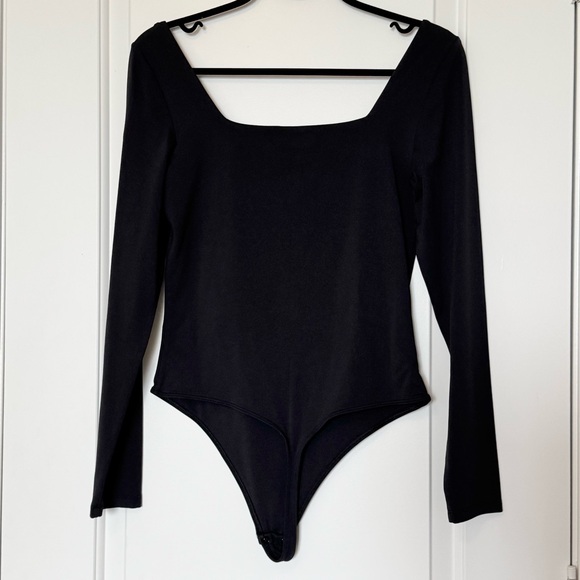 Aritzia Babaton Contour Square neck Longsleeve Bodysuit Black Large - Picture 12 of 15